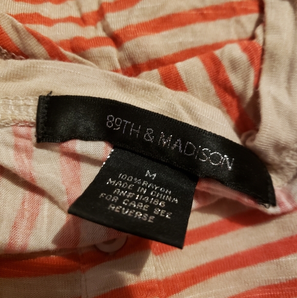 🌸 Striped Mid Button Top 🌸 - Picture 3 of 4